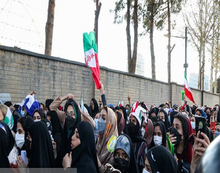 ایران باید به منع تبعیض‌آمیز ورود زنان به استادیوم‌های ورزشی پایان دهد