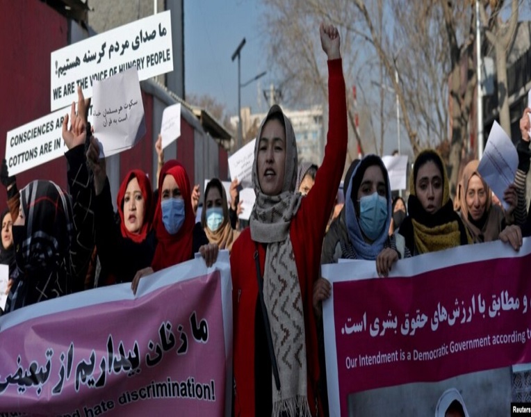 النساء الأفغانيات و طالبان: عام من الصمود
