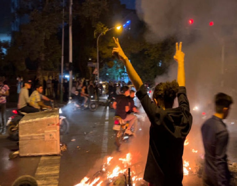 Protesters  and Police  Deploy Tech in Fight for Future of Iran/Reuters