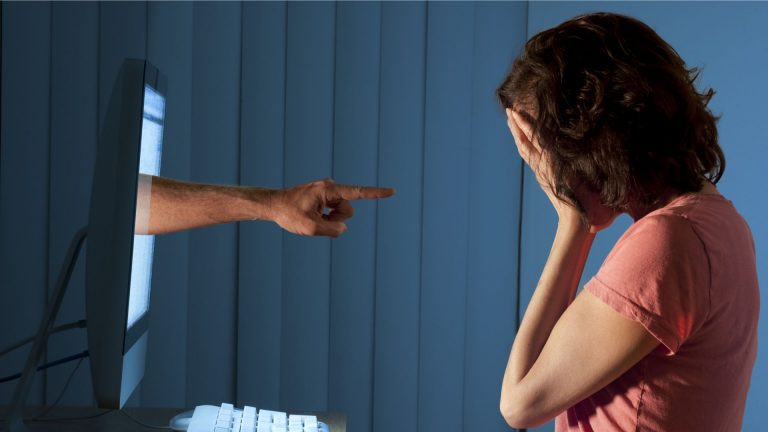 How to support victims of online violence?