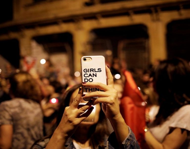 ترور شخصیتی، ابزار سرکوب زنان مدافع حقوق بشر در فضاهای مجازی