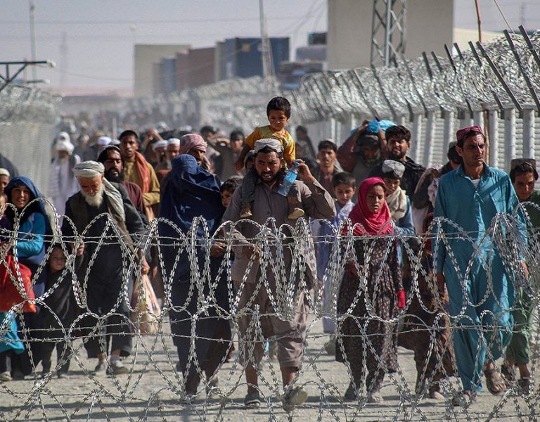 درخواست فوری فمنا برای محافظت از پناهندگان افغان در برابر اخراج اجباری و تضمین حقوق بشر