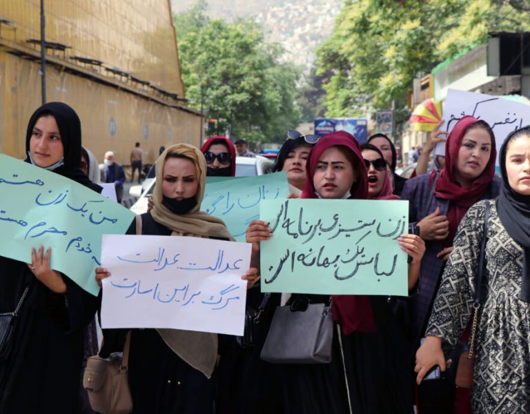 تداوم خشونت حکومتی علیه زنان ایران و افغانستان با تحمیل حجاب اجباری